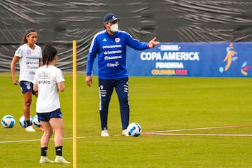 La Selección Femenina de Chile prepara su debut en Copa América ante Paraguay. La Roja realizó su práctica en la Sede Deportiva de América de Cali.