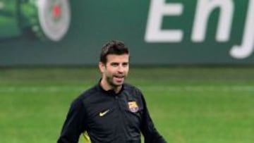Piqué se entrena con normalidad y entra en la convocatoria