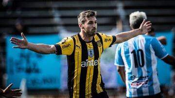 Xisco con la camiseta de Pe&ntilde;arol.