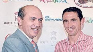<b>ABRAZO. </b>Del Nido y Monchi, en los premios de El Desmarque.