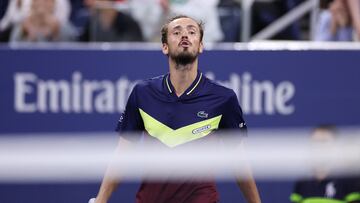 El tenista ruso Daniil Medvedev celebra su victoria ante Christopher O'Connell en el US Open 2023.