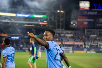 El costarricense de 30 años, Rodney Wallace, ganó con New York City FC 300,000 dólares. Ahora jugará en Sporting Kansas City.