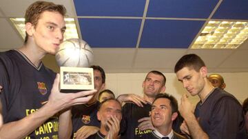 Madrid-21-06-01.-El ala-pivot del F.C. Barcelona Pau Gasol, besa el trofeo tras conseguir con su equipo el título de Campeón de la Liga ACB, después de vencer al Real Madrid en el tercer partido del Play Off por 84-96 disputado en el Pabellón Raimundo Saporta.EFE /Alberto Martín