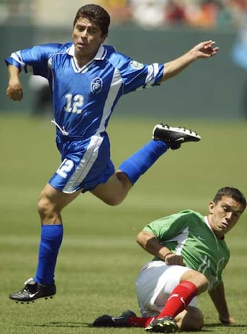 Una de las leyendas de LA Galaxy jugó 4 años en México donde portó la playera de Morelia, Santos y Tampico madero. Se retiró en la MLS en el 2004. 