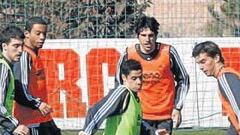 Cicinho se entrenó ayer con el grupo y estará en Balaídos