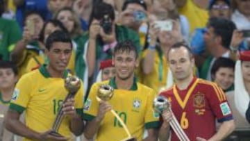 Paulinho, Neymar e Iniesta, los mejores del torneo.