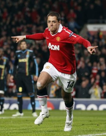 En los octavos de final de la temporada 2010-2011, 'Chicharito' marcó un doblete en el partido de vuelta ante el Olympique de Marsella. El partido terminó 2-0 a favor de los 'Red Devils', que clasificaron a la siguiente ronda.