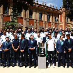 El Betis ofrece la Copa del Rey
a Andalucía: "Es un orgullo"