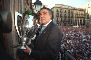 En su primer año como presidente consiguió proclamarse campeón de Liga con el Real Madrid. Una Liga marcada por la aplicación de la famosa 'Ley Bosman' que consideraba a cualquier jugador de la Unión Europea como propio del país. 
