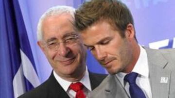 <b>CON BECKHAM. </b>Triesman, el acusador presidente de la FA, junto al ex madridista, el viernes pasado.