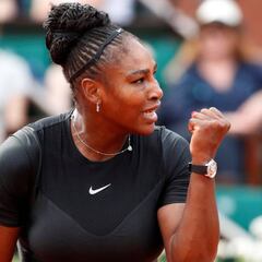 Serena Williams sorprende a lo 'Vengadora' y gana en su vuelta