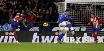 ¡QUÉ GOLAZO DE THOMAS! ¡Desde fuera del área, tremendo disparo que Herrerín no puede detener ni aunque lo quisiera! 