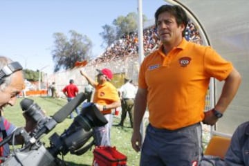 El 'Camión' convirtió muchos goles en Cobreloa antes de asumir la dirección de los loínos, donde tuvo una permanencia no muy extensa.