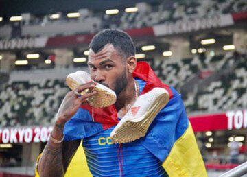 El colombiano se convirtió en el tercer atleta del país en ganar medalla en atletismo en unos Juegos Olímpicos. Es el primer hombre de Sudamérica en lograr un podio en os 400 metros. 