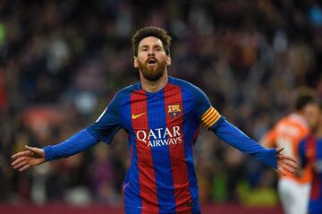 Barcelona's Argentinian forward Lionel Messi clebrates after scoring a goal during the Spanish league football match FC Barcelona vs CA Osasuna at the Camp Nou stadium in Barcelona on April 26, 2017