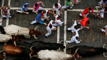 Imagen de los toros de Fuente Ymbro durante el cuarto encierro de los Sanfermines.