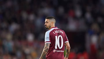 SEVILLE, SPAIN - MARCH 10: Manuel Lanzini of West Ham United looks on during the UEFA Europa League Round of 16 Leg One match between Sevilla FC and West Ham United at Estadio Ramon Sanchez Pizjuan on March 10, 2022 in Seville, Spain. (Photo by Fran Santiago/Getty Images)