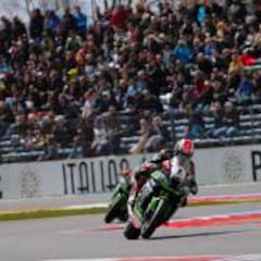 Rea esperó a que saliera el sol para firmar el doblete en Assen