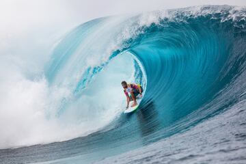 Teahupoo se pone grande y regala una jornada de surf para la historia