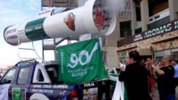 Los seguidores del Elche se preparan para la fiesta.