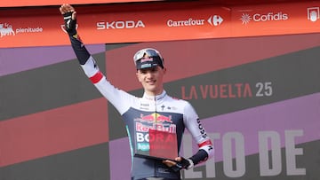 10/09/25 VUELTA CICLISTA ESPAÑA 2025
ETAPA 17
O BARCO DE VALDEORRAS - ALTO DE EL MORREDERO
PODIO
GIULIO PELLIZZARI GANADOR ETAPA