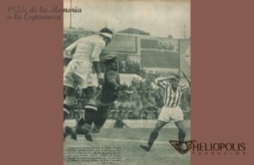 Barcelona, domingo 24-02-35, "Les Corts". Pugna entre la delantera de FC Barcelona y la defensa verdiblanca del Betis Balompié.
