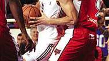 EFECTIVO. Zan Tabak defendió fuerte y jugó cómodo en ataque.