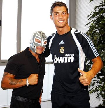 LA FOTO: Rey Mysterio junto a la leyenda Cristiano Ronaldo