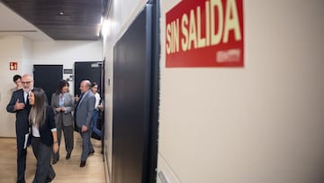 La portavoz de Junts en el Congreso, Miriam Nogueras, a su llegada a una rueda de prensa para valorar la legislatura, en el Congreso de los Diputados, a 6 de noviembre de 2025, en Madrid (España). Nogueras ha formalizado este jueves la ruptura con el Gobierno que anunció la pasada semana y lo ha hecho anunciando enmiendas a la totalidad de todas las leyes que presente el Ejecutivo, su voto en contra en las que ya están en tramitación y su negativa a apoyar unos hipotéticos Presupuestos para 2026.
06 NOVIEMBRE 2025
Eduardo Parra / Europa Press
06/11/2025