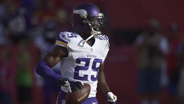 Además del esquinero, los Vikes también sacaron de su plantilla al tacle defensivo Linval Joseph, y esperan hacer lo mismo con el ala cerrada David Morgan.