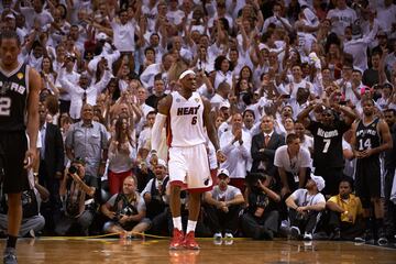 Una Final extraordinaria que Miami Heat tuvo literalmente perdida y gan¨® en su pista y en un s¨¦ptimo partido en el que LeBron James lo control¨® todo: 37 puntos, 12 rebotes, 4 asistencias. Aunque es m¨¢s f¨¢cil recordar el triple del reci¨¦n retirado Ray Allen para forzar la pr¨®rroga en el sexto, un milagro cuando el t¨ªtulo parec¨ªa segundos antes en el bolsillo de los Spurs, que se vengaron de los de Florida con una exhibici¨®n antol¨®gica en 2014.