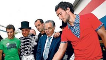 <b>PROTAGONISTAS. </b>Iraizoz, Muniain y Javi Martínez llevaron las risas al público, interpretando cada uno de ellos un breve papel.