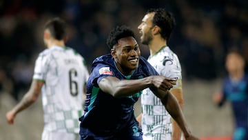 Samu celebra un gol.