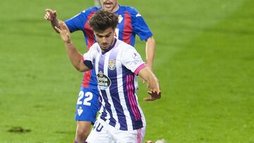 Jornada 24 de la LIGA SANTANDER
REAL SOCIEDAD - VALLADOLIZ
P. DIOP "centrocampista" jugador del SD EIBAR y JOTA jugador Del Real Valladoliz