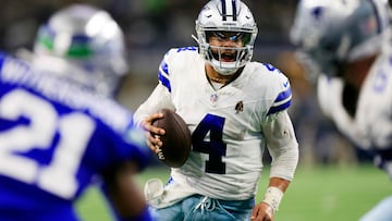 ARLINGTON, TEXAS - NOVEMBER 30: Quarterback Dak Prescott #4 of the Dallas Cowboys scrambles during the 2nd quarter of the game against the Seattle Seahawks at AT&T Stadium on November 30, 2023 in Arlington, Texas.   Ron Jenkins/Getty Images/AFP (Photo by Ron Jenkins / GETTY IMAGES NORTH AMERICA / Getty Images via AFP)