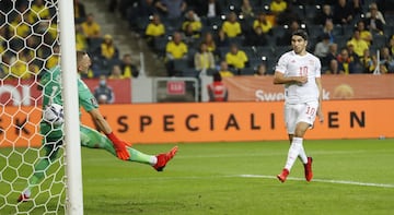 0-1. Carlos Soler marca el primer gol.