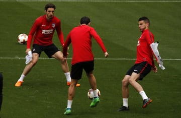 Vrsaljko, Godin y Lucas Hernández.