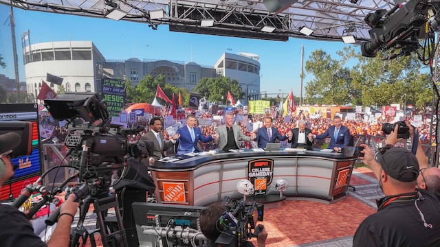 Chris Fowler, Kirk Herbstreit and Holly Rowe have a long road trip this weekend to cover the top-20 matchup between Michigan and Oklahoma.