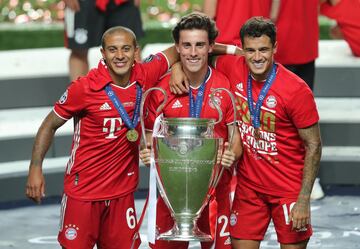 Thiago Alcántara, Álvaro Odriozola y Philippe Coutinho.