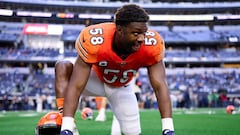 ARLINGTON, TX - OCTOBER 30: Roquan Smith #58 of the Chicago Bears warms up before kickoff against the Dallas Cowboys at AT&T Stadium on October 30, 2022 in Arlington, Texas. (Photo by Cooper Neill/Getty Images)