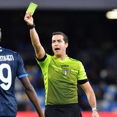 Osimhen protesta con Maradona Jr en contra de los árbitros