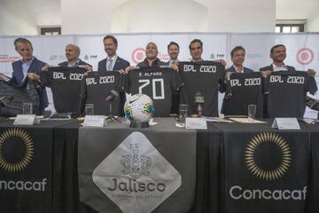 La Confederación de Fútbol de Norteamérica, Centroamérica y el Caribe (Concacaf) tomó una determinación. El día después de suspender la Concacaf Liga de Campeones, extendió la medida a todas sus competiciones durante los 30 días siguientes ante el avance del coronavirus en el continente: los torneos afectados fueron la prmera ronda de las eliminatorias para la Copa Oro 2021, la Copa Caribeña y el Preolímpico Varonil, que se iba a celebrar en Guadalajara, Jalisco. Éste último, en el que la Selección Mexicana compartía grupo con Estados Unidos, Costa Rica y República Dominicana, otorgaba dos boletos para el torneo de fútbol de los Juegos Olímpicos de Tokio 2020.