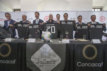 La Confederación de Fútbol de Norteamérica, Centroamérica y el Caribe (Concacaf) tomó una determinación. El día después de suspender la Concacaf Liga de Campeones, extendió la medida a todas sus competiciones durante los 30 días siguientes ante el avance del coronavirus en el continente: los torneos afectados fueron la prmera ronda de las eliminatorias para la Copa Oro 2021, la Copa Caribeña y el Preolímpico Varonil, que se iba a celebrar en Guadalajara, Jalisco. Éste último, en el que la Selección Mexicana compartía grupo con Estados Unidos, Costa Rica y República Dominicana, otorgaba dos boletos para el torneo de fútbol de los Juegos Olímpicos de Tokio 2020. 