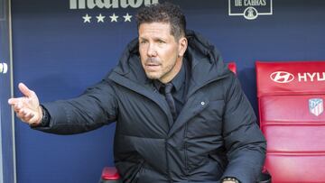 Simeone, en el banquillo del Atl&eacute;tico-Granada. Ahora viene el esfuerzo, las cinco finales. 