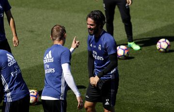 Último entrenamiento del Real Madrid antes de viajar a Málaga