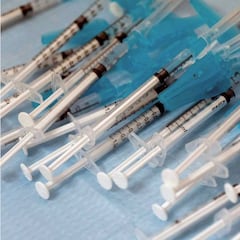 Un fallo de cálculo echa a perder cerca de 100 dosis de Pfizer en Gijón