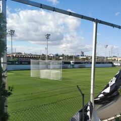 El viento deja al descubierto la Ciudad Deportiva del Valencia