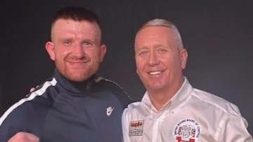 El boxeador Genadij Krajevskij y el árbitro Mark Lyson.