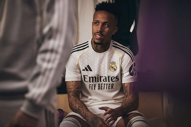 Éder Militao con la nueva equipación del Real Madrid para la temporada 2025-26.