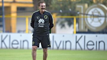 Ricardo La Volpe: "Chivas tiene que darle un regalo al árbitro"